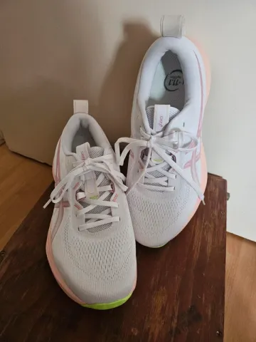 Used Asics Gel pulse 17 Running Shoes