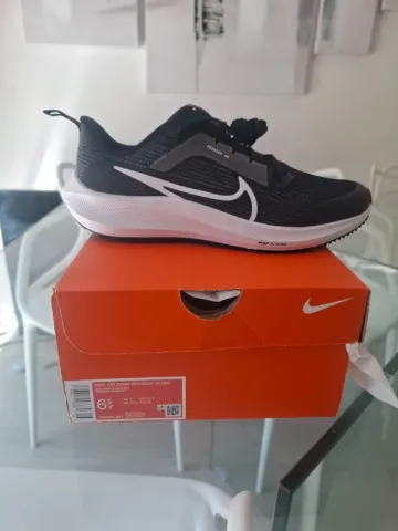 Used Pegasus Air Zoom 40 Running Shoes