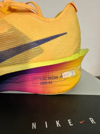 Orange Vaporfly 4 bike d'occasion — image 11 sur 14