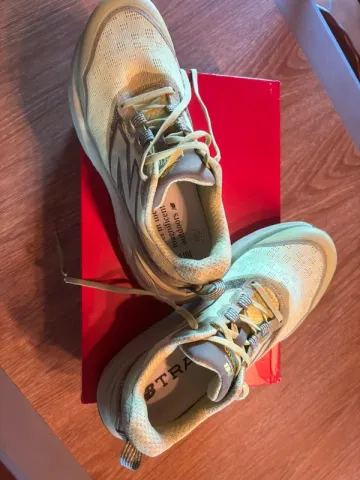 Gebrauchtes New Balance Hierro V9 Running Shoes