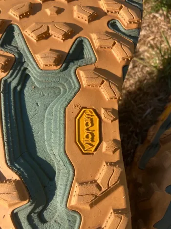 Used New Balance Hierro v9 bike — image 8 of 9