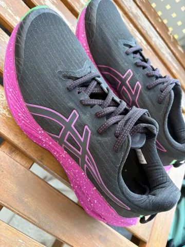 Gebrauchtes Asics Novablast 4 Lite-Show Running Shoes