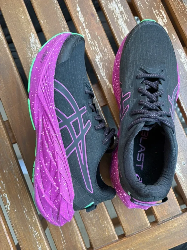 Asics Novablast 4 Lite-Show bike usato — immagine 2 di 9