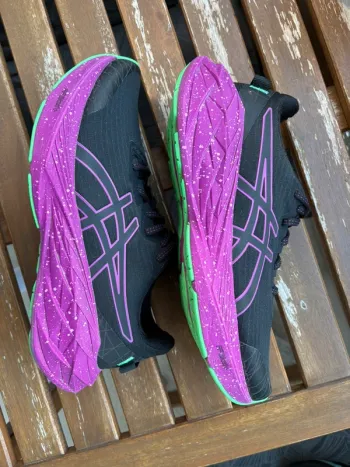 Asics Novablast 4 Lite-Show bike usato — immagine 4 di 9