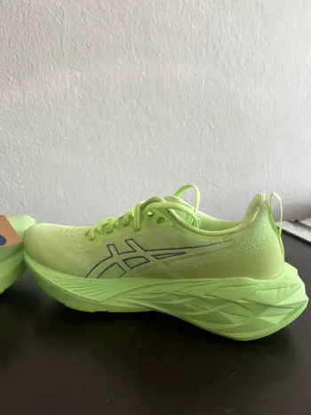 Asics Novablast 4 bike usato — immagine 11 di 15