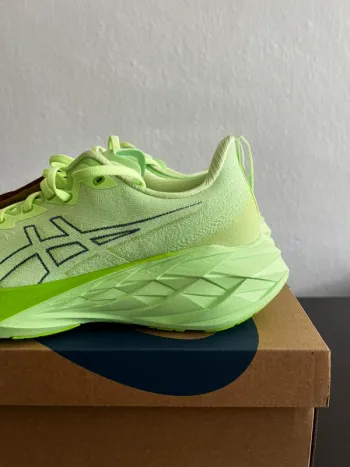 Asics Novablast 4 bike usato — immagine 4 di 15