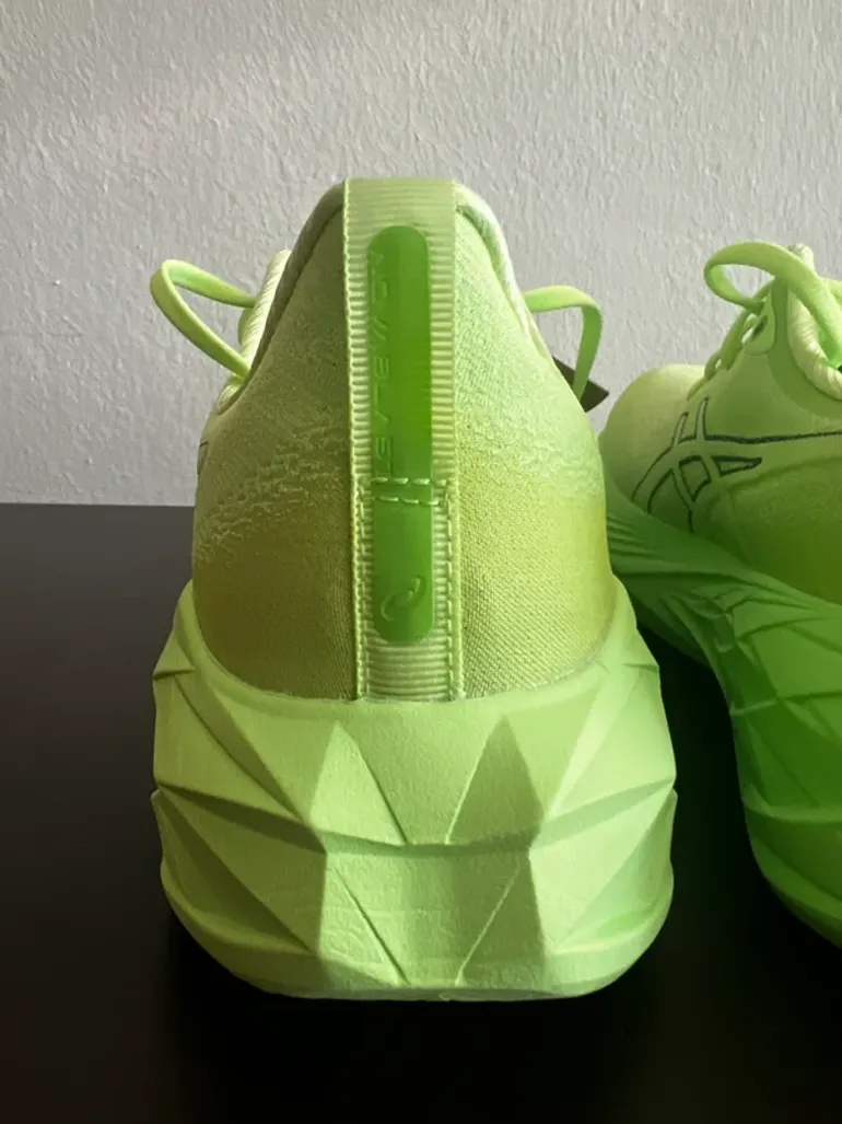 Asics Novablast 4 bike usato — immagine 10 di 15