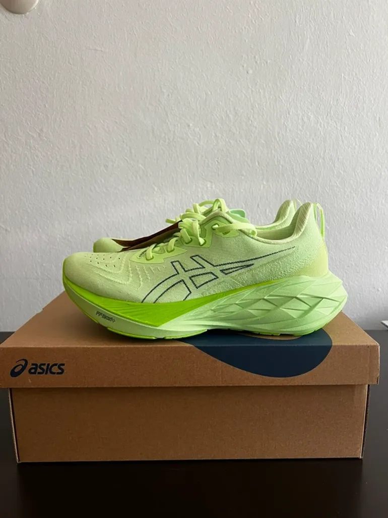 Asics Novablast 4 bike usato — immagine 2 di 15