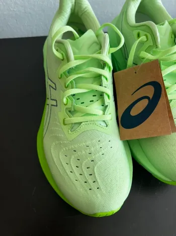 Asics Novablast 4 bike usato — immagine 13 di 15