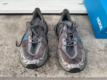 Hoka Speedgoat 6 Wide bike usato — immagine 2 di 3