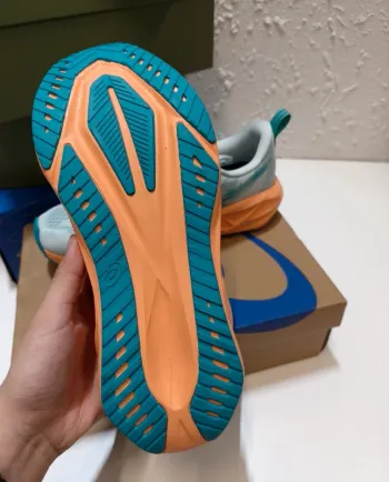 Tweedehands Asics Novablast 5 bike — afbeelding 6 van 7