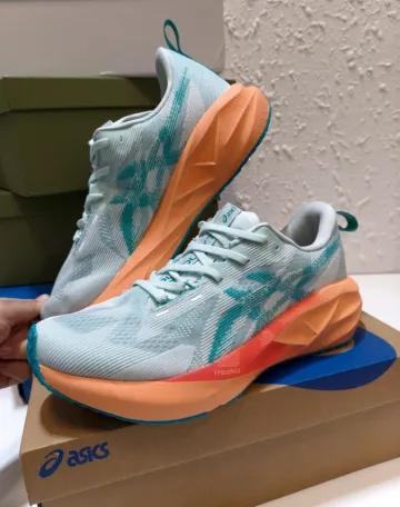 Tweedehands Asics Novablast 5 Running Shoes