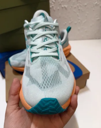 Tweedehands Asics Novablast 5 bike — afbeelding 4 van 7