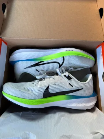 Used Pegasus Air Zoom 40 Running Shoes