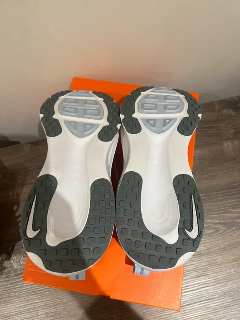 Used Nike Vomero 18 bike — image 4 of 7