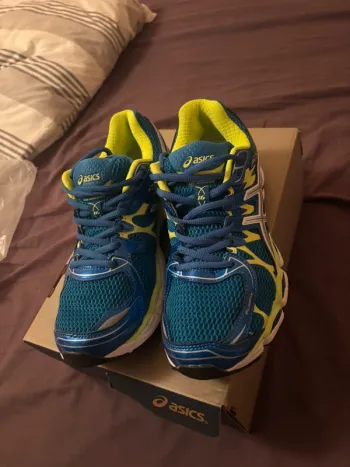 Used Asics Running Shoes bike — image 2 of 2