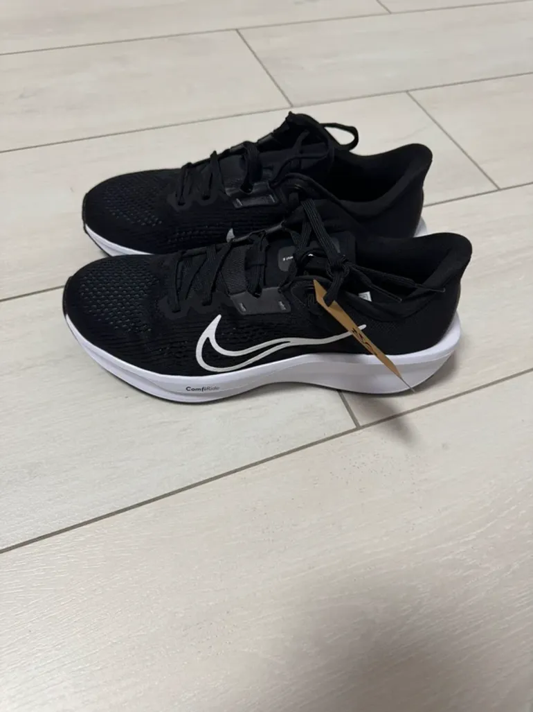 Used Nike Running Sneakers bike — image 1 of 3