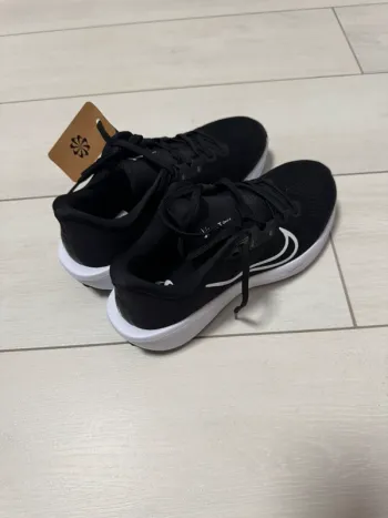 Used Nike Running Sneakers bike — image 3 of 3