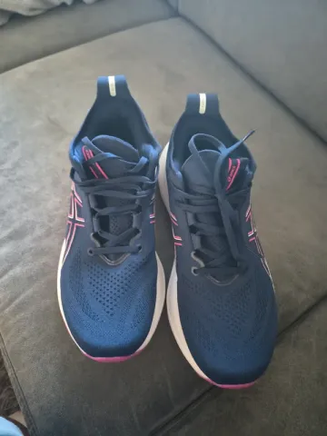 Used Asics Gel-Nimbus 26 Running Shoes