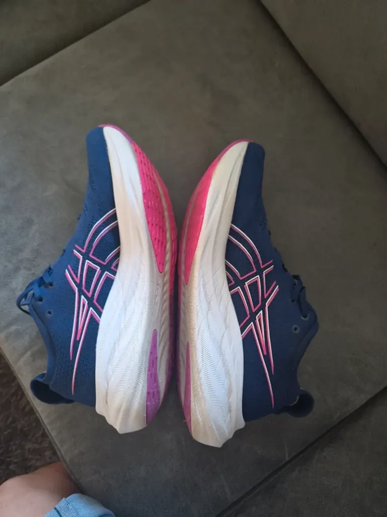 Used Asics Gel-Nimbus 26 bike — image 4 of 8
