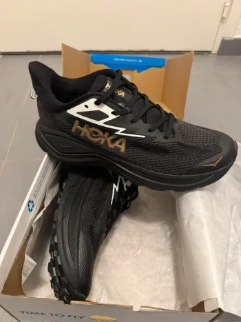 Used Hoka Challenger 8 bike — image 2 of 6