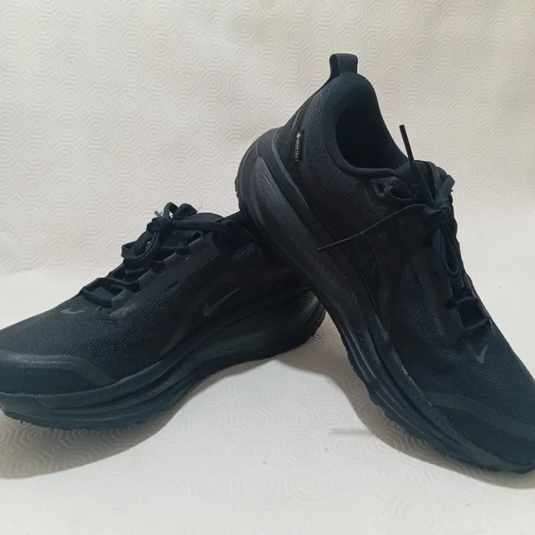Used Nike Vomero 18 GTX bike — image 4 of 12