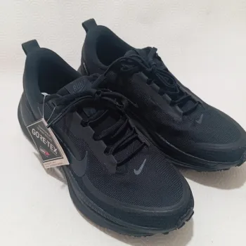 Used Nike Vomero 18 GTX bike — image 2 of 12