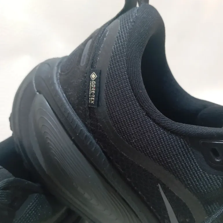 Used Nike Vomero 18 GTX bike — image 7 of 12