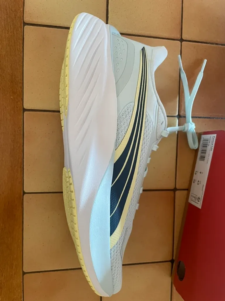 Used Puma Running Shoes bike — image 3 of 4