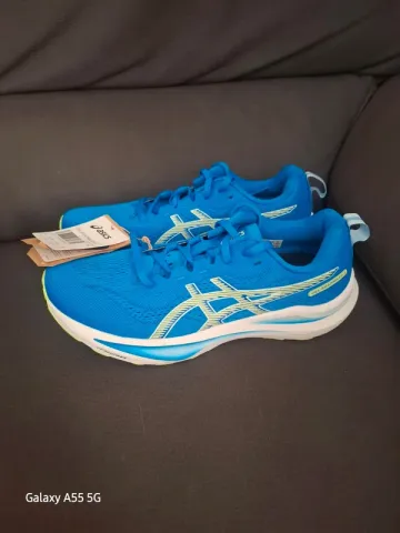 Used Asics Gel Roadmiles Running Shoes