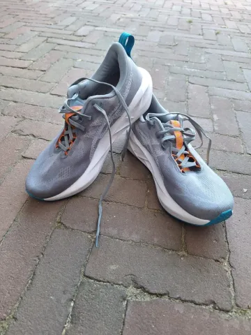 Brugt White Novablast 5 Running Shoes