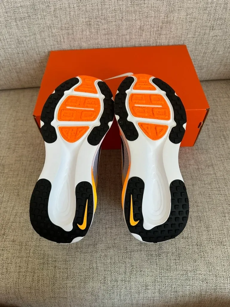 Used Nike Vomero 18 bike — image 9 of 15