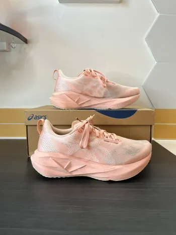 Used Asics Novablast 5 bike — image 1 of 3