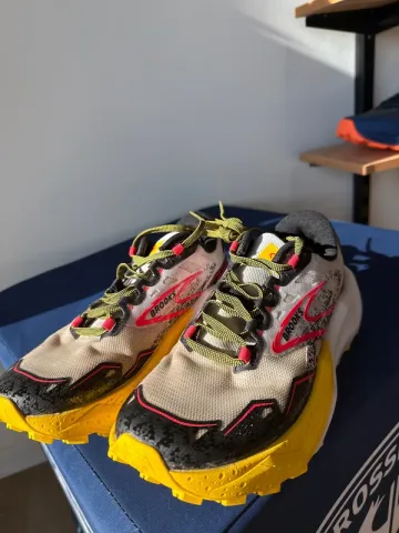 Used Brooks Caldera Running Shoes