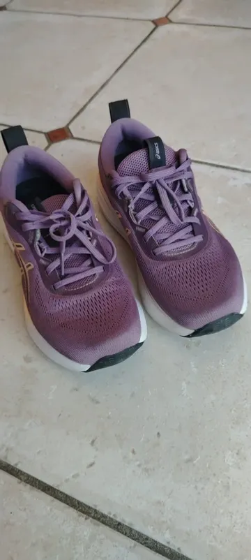 Gebrauchtes Asics Mauve Running Shoes