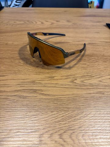 Oakley sutro lite sweep Cycling Accessories usato