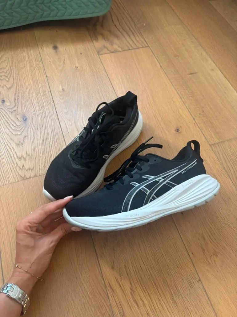 Used Asics Gel Cumulus 27 bike — image 1 of 4