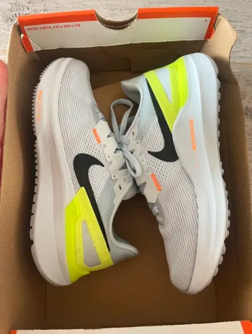 Used Nike Air Zoom Structure 25 Running Shoes