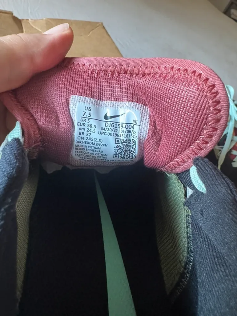 Used Nike Running Shoes bike — image 6 of 6