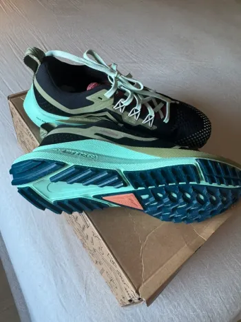 Used Nike Running Shoes bike — image 2 of 6