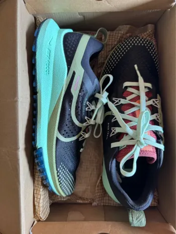 Used Nike Running Shoes bike — image 3 of 6