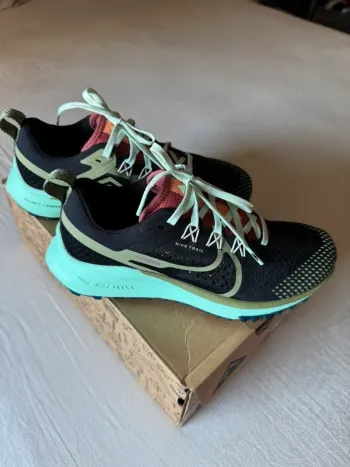 Used Nike Running Shoes bike — image 1 of 6