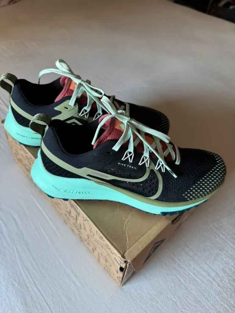 Used Nike Running Shoes bike — image 1 of 6