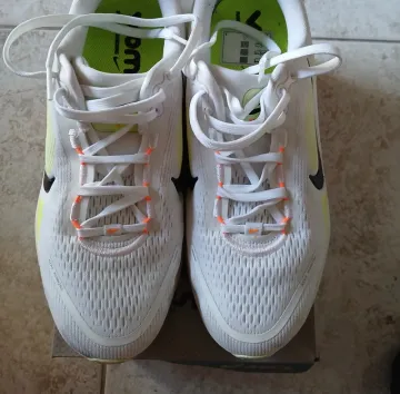 Used Nike Vomero Running Shoes