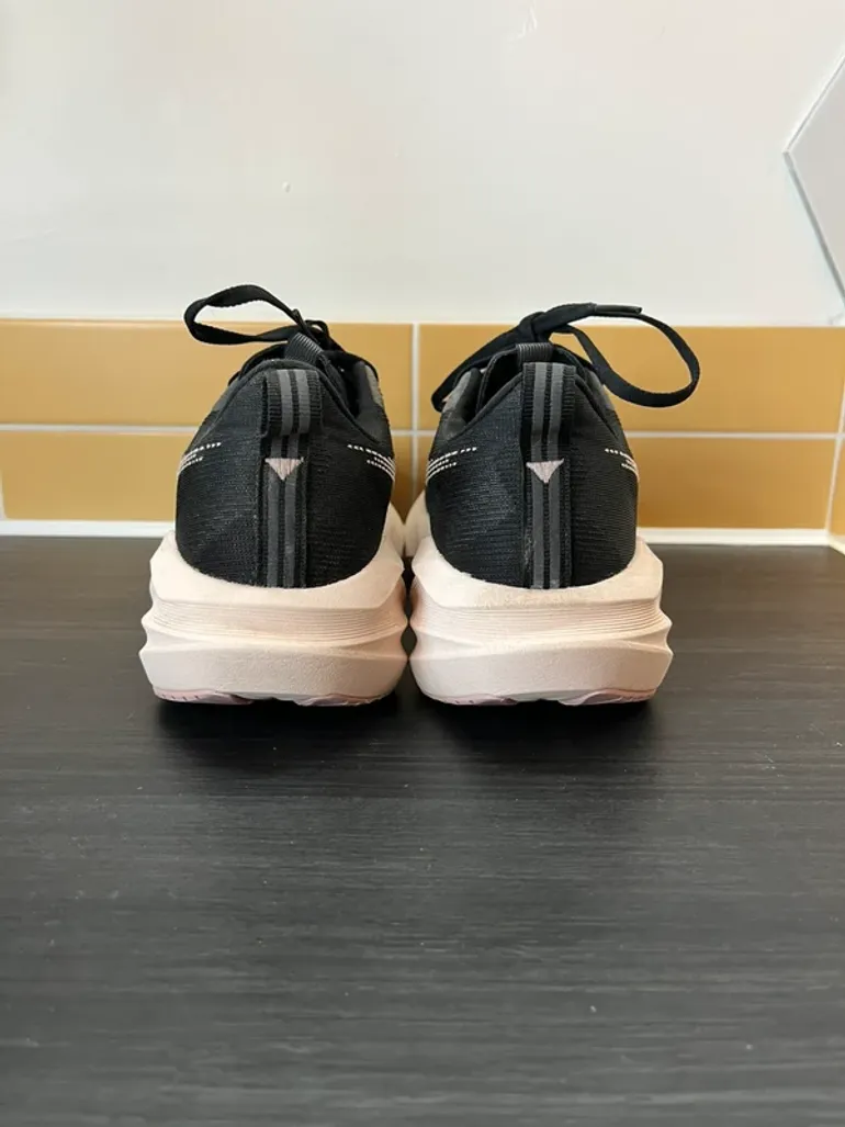 Used Asics Novablast 5 bike — image 11 of 14