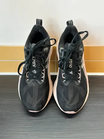 Used Asics Novablast 5 bike — image 2 of 14