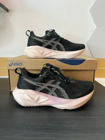 Used Asics Novablast 5 bike — image 1 of 14
