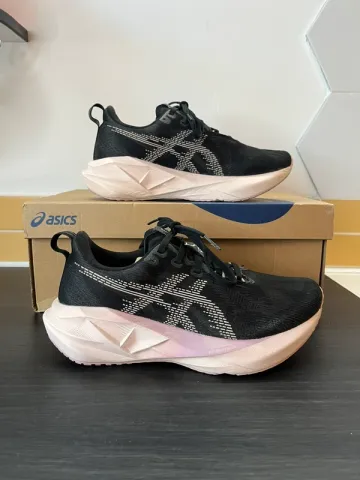 Gebrauchtes Asics Novablast 5 Running Shoes