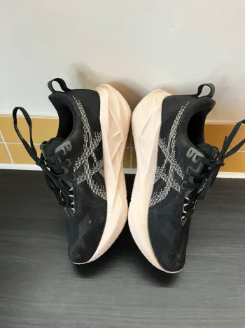 Used Asics Novablast 5 bike — image 4 of 14