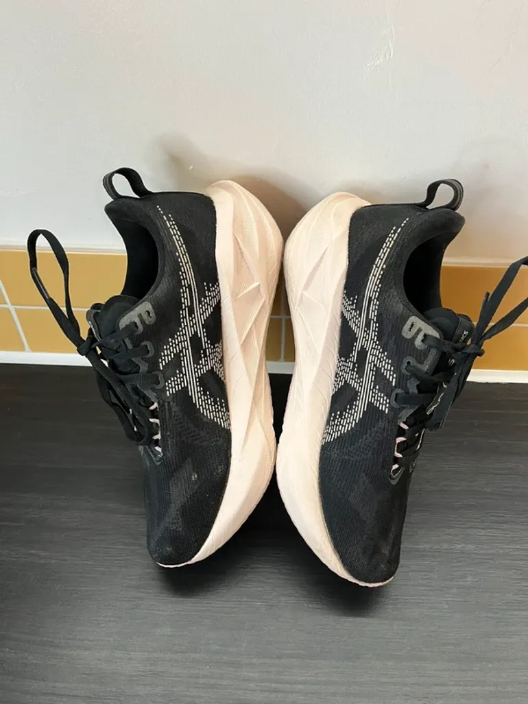 Used Asics Novablast 5 bike — image 4 of 14